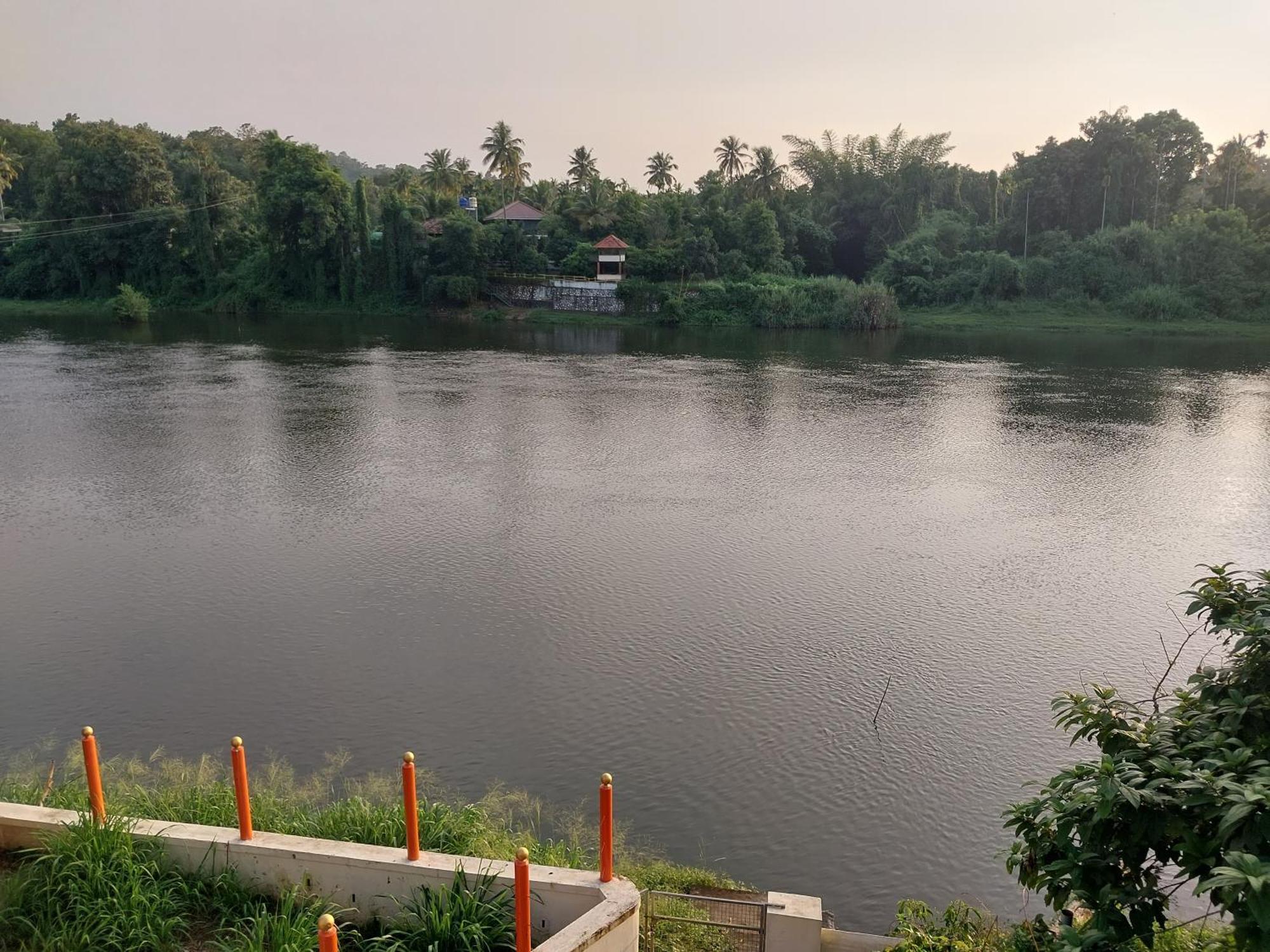 Stayberries River Rock Villa Athirapilly Kizhake Chālakudi 外观 照片