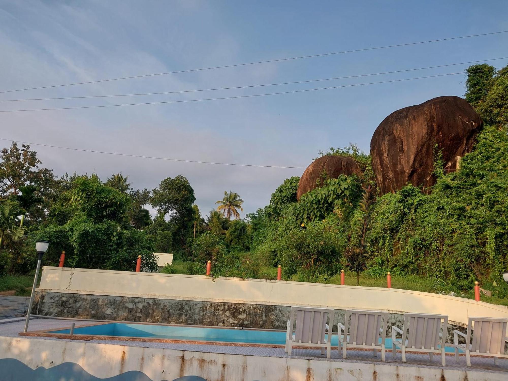 Stayberries River Rock Villa Athirapilly Kizhake Chālakudi 外观 照片